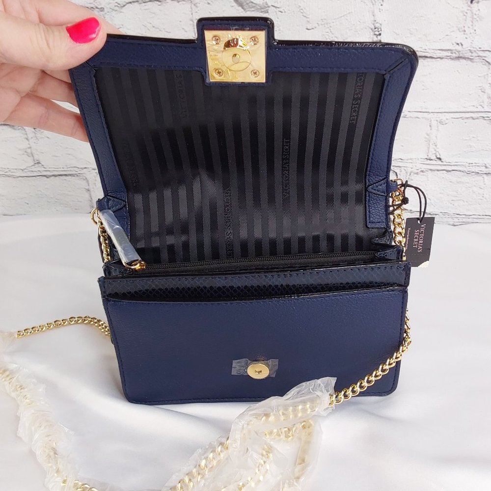'VICTORIA'S SECRET' MONOGRAM CROC ACCENT CHAIN LINK CROSSBODY  BAG - Picture 5 of 16
